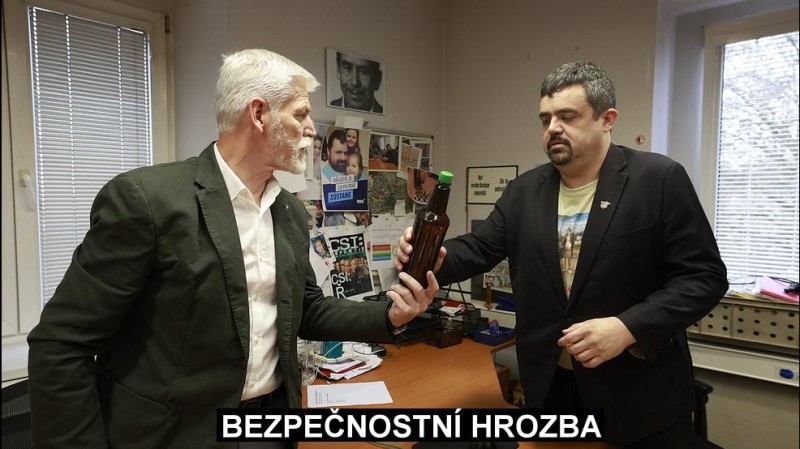 Je generál prezident bezpečnostní hrozba státu? Obnova Varšavské smlouvy je absurdní a kontakty na podezřelé lidi...
