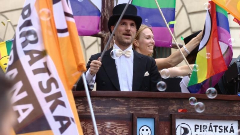 Zve Pirát Hřib Afghánce i na Prague Pride? Komunita gay a leseb včetně LGBTQIA se těší na muslimské obohacení