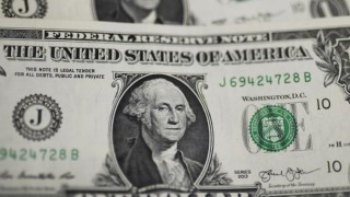 De-dolarizace je obecný trend, ale „odzbrojení dolaru“ je naléhavější