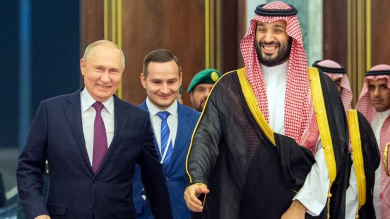 Co vlastně dělal Putin v Emirátech a Saúdské Arábii, kde ho tak nadšeně vítali?