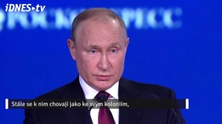 VIDEO: Oteklý, rozřesený, těžce nemocný, slintající Putin má projev!