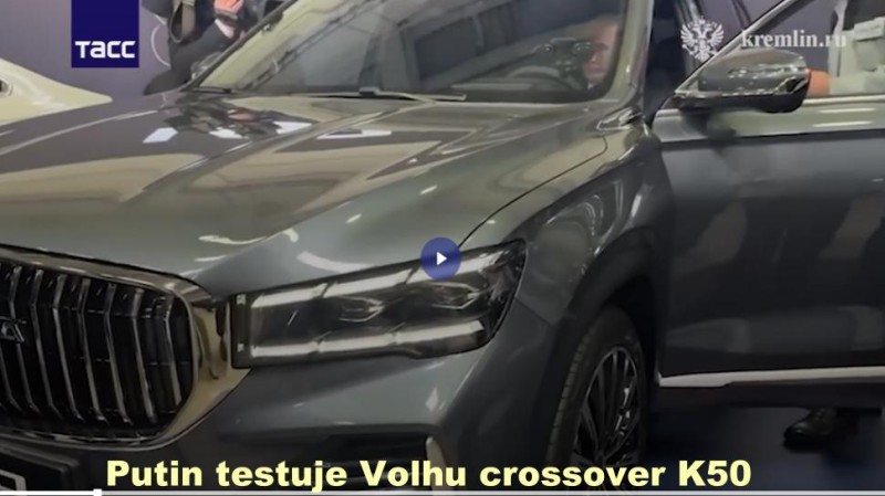 Rusk&yacute; prezident Vladimir Putin za volantem nov&eacute;ho crossoveru Volha K50