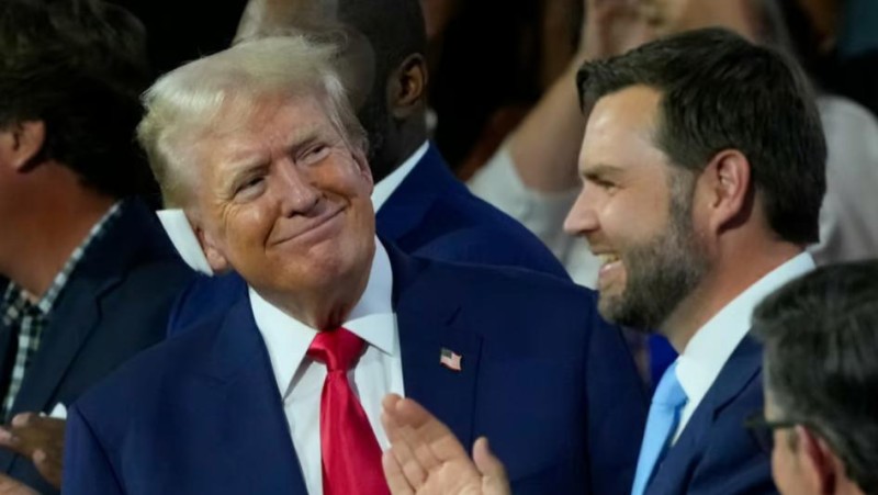 Trump poprv&eacute; od atent&aacute;tu na veřejnosti s Vancem - Musk d&aacute;v&aacute; masivn&iacute; finančn&iacute; podporu Trumpově kampani